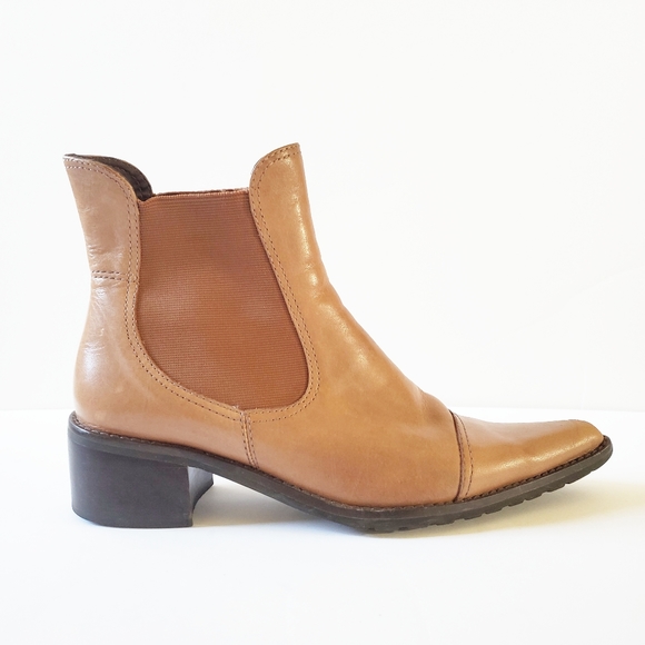 Shoes - Eddie Bauer tan leather Boots